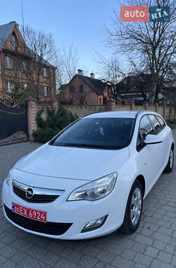 Универсал Opel Astra 2011 в Луцке