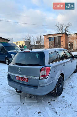 Універсал Opel Astra 2010 в Сумах