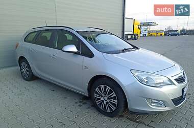 Універсал Opel Astra 2011 в Сарнах