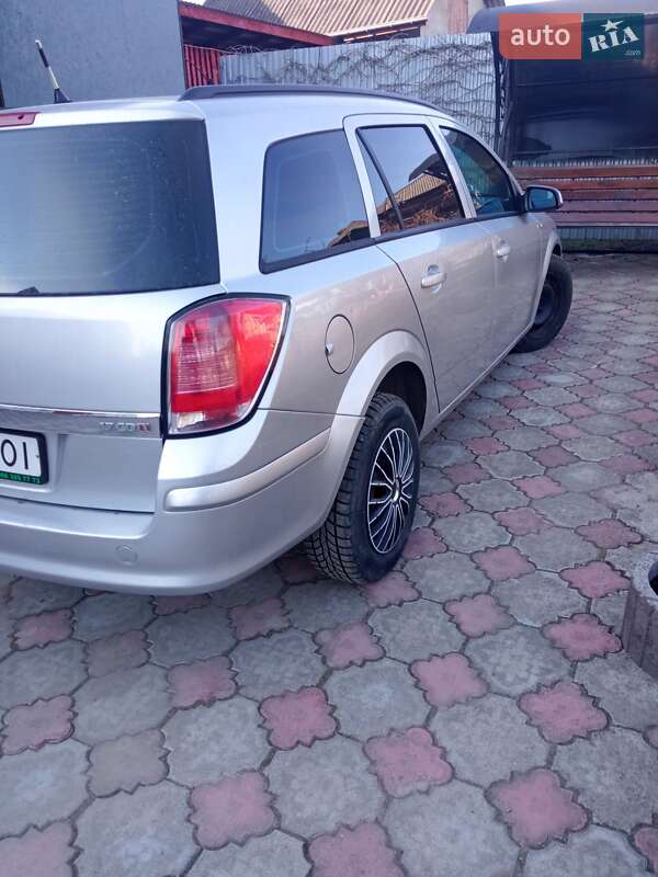 Универсал Opel Astra 2005 в Старом Самборе
