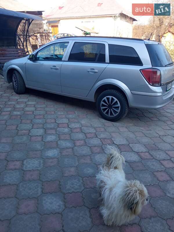 Универсал Opel Astra 2005 в Старом Самборе