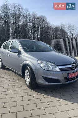 Хетчбек Opel Astra 2009 в Долині