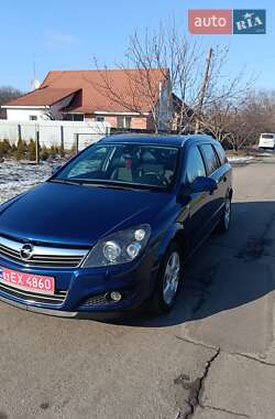 Універсал Opel Astra 2011 в Полтаві