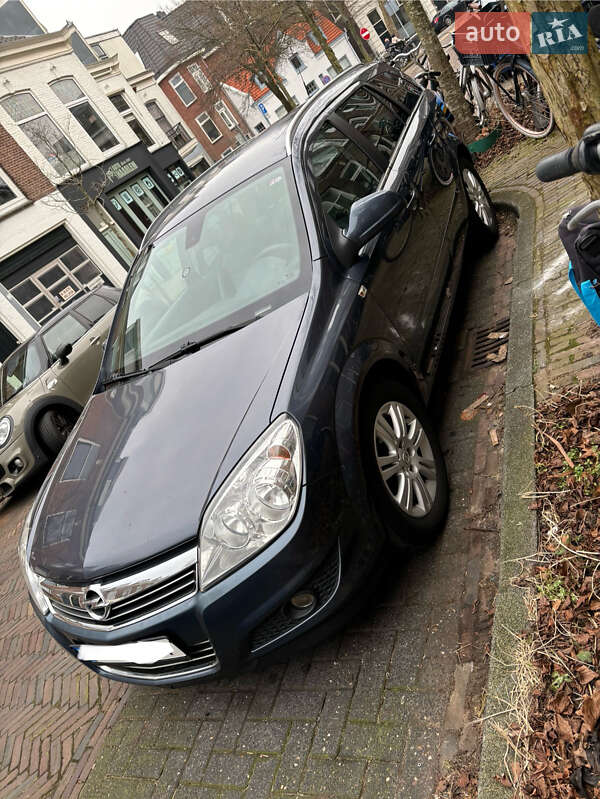 Універсал Opel Astra 2010 в 