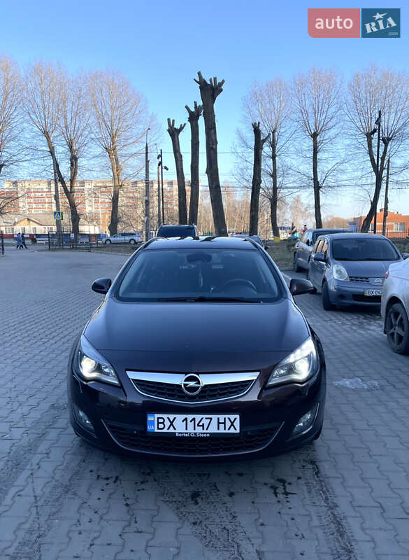 Универсал Opel Astra 2012 в Хмельницком