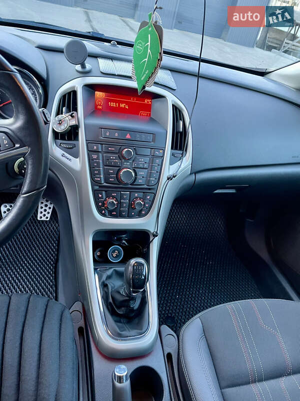 Универсал Opel Astra 2012 в Хмельницком