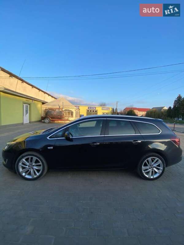 Универсал Opel Astra 2012 в Ивано-Франковске