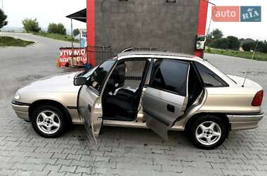 Седан Opel Astra 1997 в 