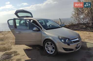 Хетчбек Opel Astra 2009 в Горішніх Плавнях