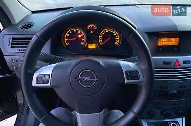 Хэтчбек Opel Astra 2012 в Кременчуге