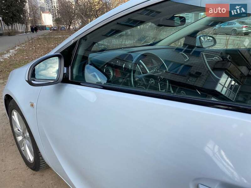 Хэтчбек Opel Astra 2013 в Киеве