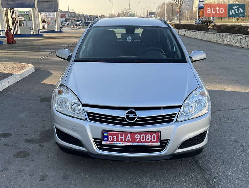 Универсал Opel Astra 2010 в 