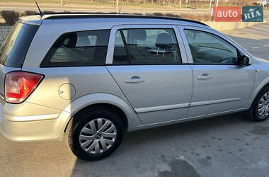 Универсал Opel Astra 2010 в 