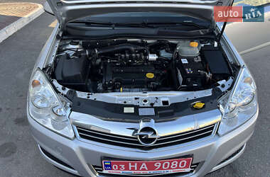 Универсал Opel Astra 2010 в 