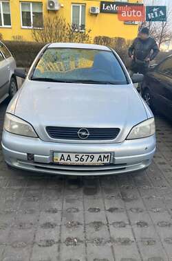 Седан Opel Astra 2004 в Киеве