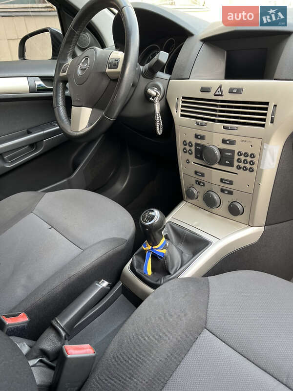 Универсал Opel Astra 2008 в Житомире