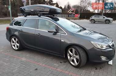 Універсал Opel Astra 2011 в Рівному