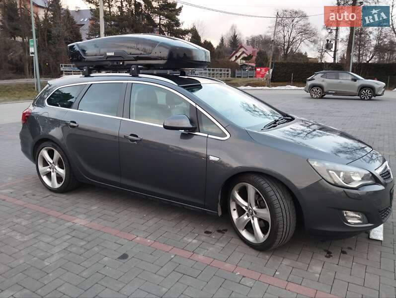 Универсал Opel Astra 2011 в Ровно