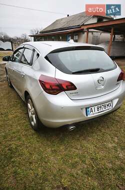 Хэтчбек Opel Astra 2011 в 