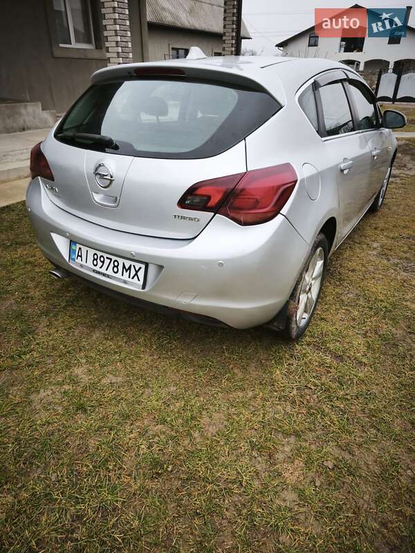 Хетчбек Opel Astra 2011 в Чернівцях