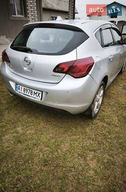 Хэтчбек Opel Astra 2011 в 