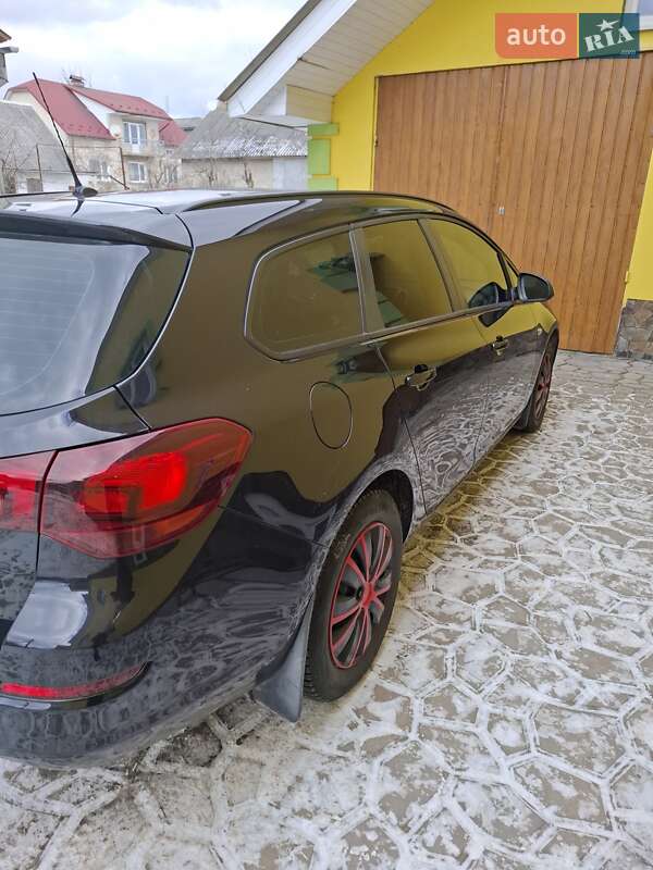 Універсал Opel Astra 2011 в Львові