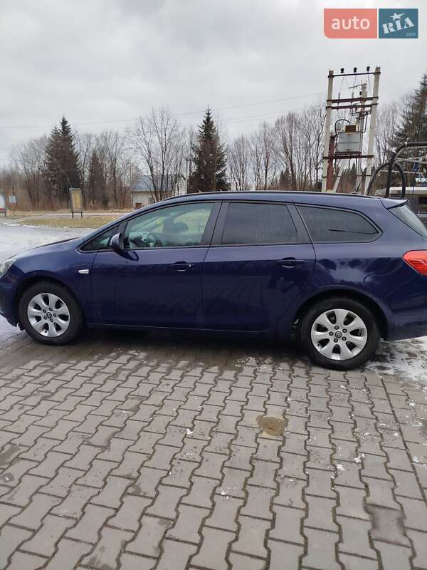 Универсал Opel Astra 2013 в Дрогобыче