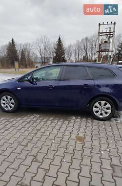 Універсал Opel Astra 2013 в Дрогобичі