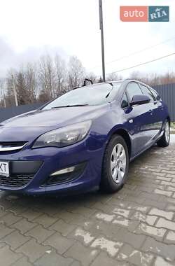 Універсал Opel Astra 2013 в Дрогобичі