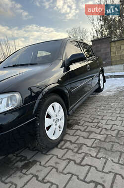 Седан Opel Astra 2002 в Дубно