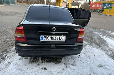 Седан Opel Astra 2002 в Дубні