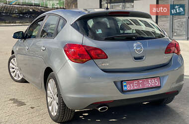 Хэтчбек Opel Astra 2011 в Новояворовске