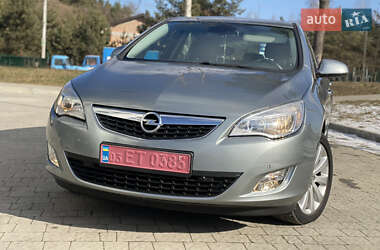 Хэтчбек Opel Astra 2011 в Новояворовске