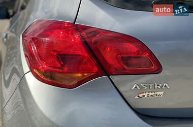 Хэтчбек Opel Astra 2011 в Новояворовске