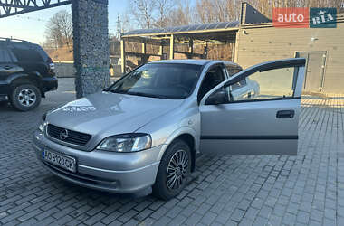 Седан Opel Astra 2006 в Тересве