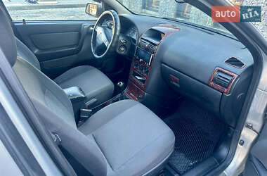 Седан Opel Astra 2006 в Тересве