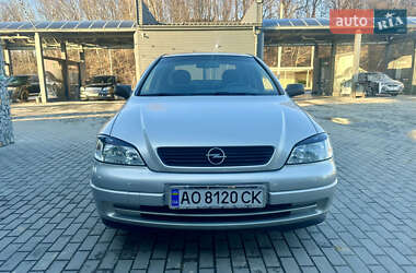 Седан Opel Astra 2006 в Тересве