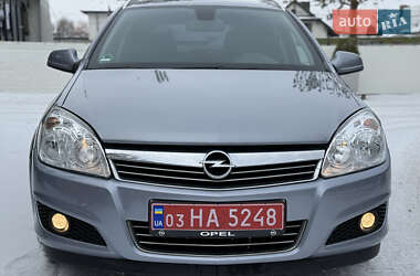 Універсал Opel Astra 2009 в Рівному