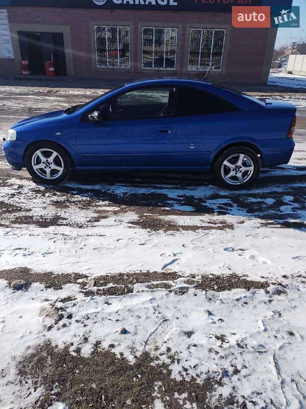 Купе Opel Astra 2002 в Вольногорске