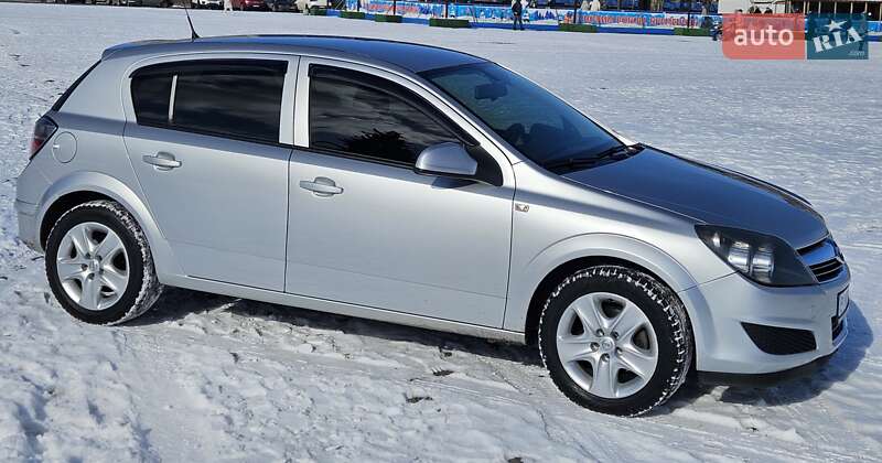 Хэтчбек Opel Astra 2012 в Кременчуге