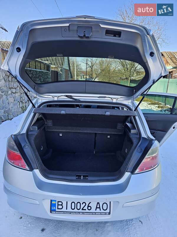 Хэтчбек Opel Astra 2012 в Кременчуге