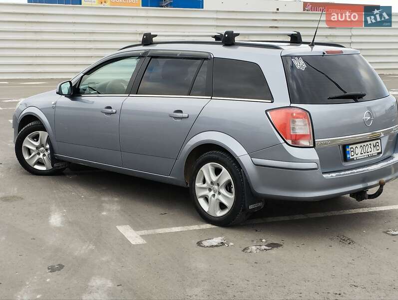 Универсал Opel Astra 2010 в Львове