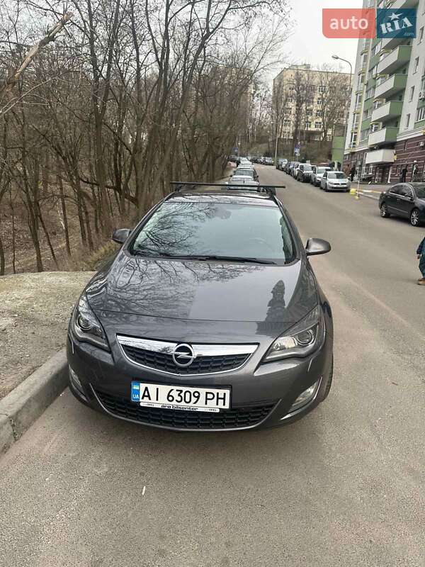 Универсал Opel Astra 2011 в Киеве
