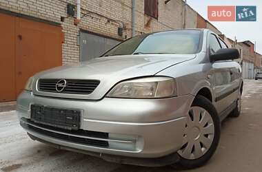 Седан Opel Astra 2004 в Сумах