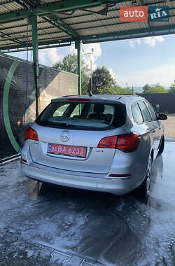 Универсал Opel Astra 2013 в Косове