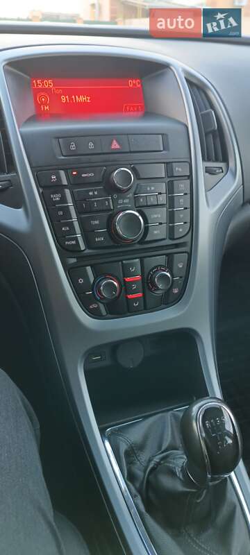 Универсал Opel Astra 2013 в Коростышеве