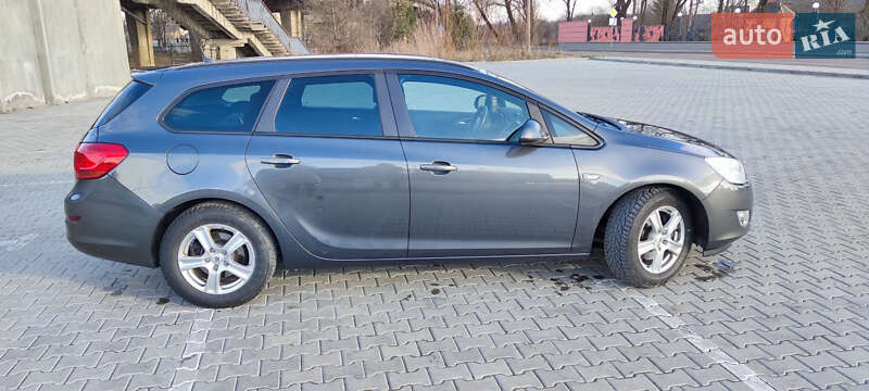 Универсал Opel Astra 2010 в Дрогобыче