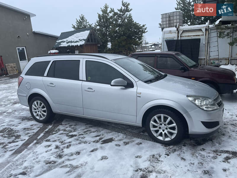 Универсал Opel Astra 2009 в Бучаче