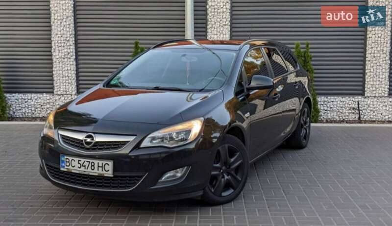Универсал Opel Astra 2011 в Черкассах
