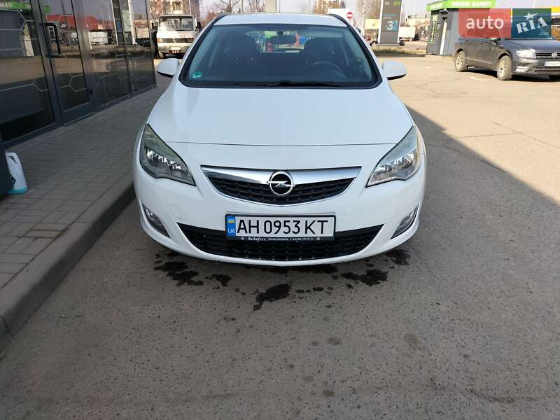 Opel Astra 2012